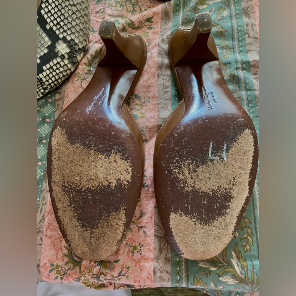 Ferragamo Chocolate Brown 2.25 inch Sandals. Size 8B, Made in Italy. Stunning - Picture 16 of 16